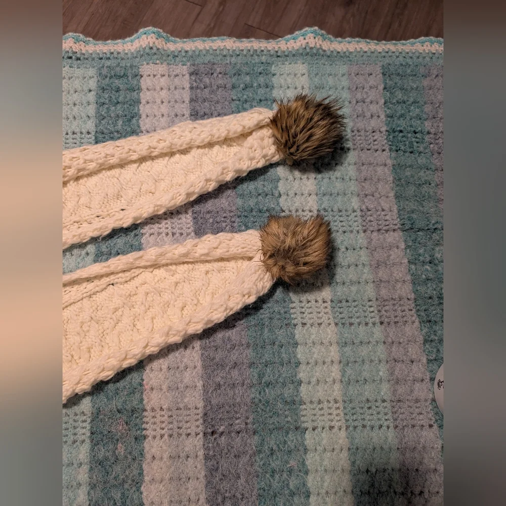 Cozy‎ Cable Knit Pom-Pom Women's Sweater Scarf - Cream